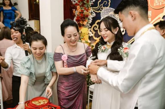 Danh tính rich kid nhận hồi môn chục tỷ, sổ đỏ tiền mặt đầy tay-2