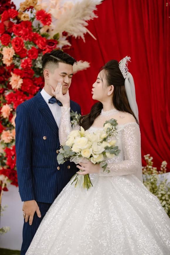 Danh tính rich kid nhận hồi môn chục tỷ, sổ đỏ tiền mặt đầy tay-6