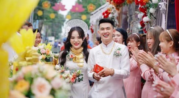 Danh tính rich kid nhận hồi môn chục tỷ, sổ đỏ tiền mặt đầy tay-3