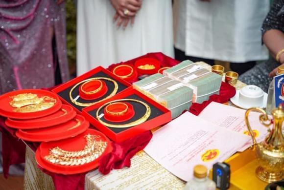 Cặp đôi Cần Thơ được trao 250 cây vàng, 3 tỷ tiền mặt ở đám cưới-7
