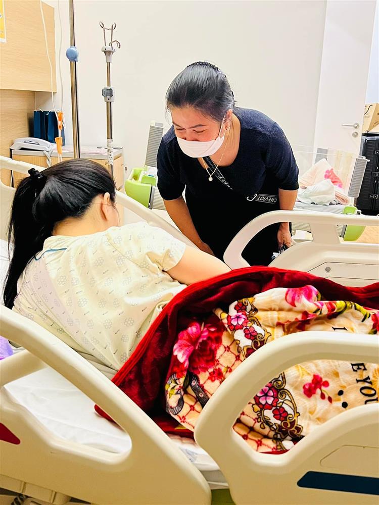 Vợ Lê Dương Bảo Lâm hé lộ dung mạo con trai vừa sinh-2