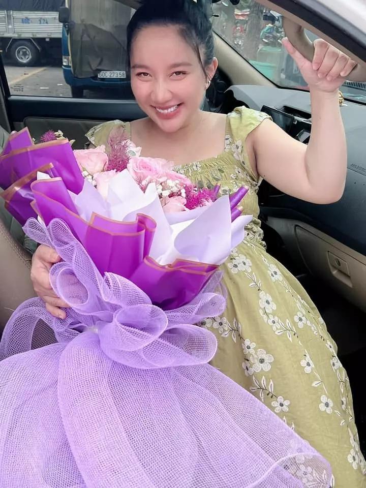 Vợ Lê Dương Bảo Lâm hé lộ dung mạo con trai vừa sinh-8