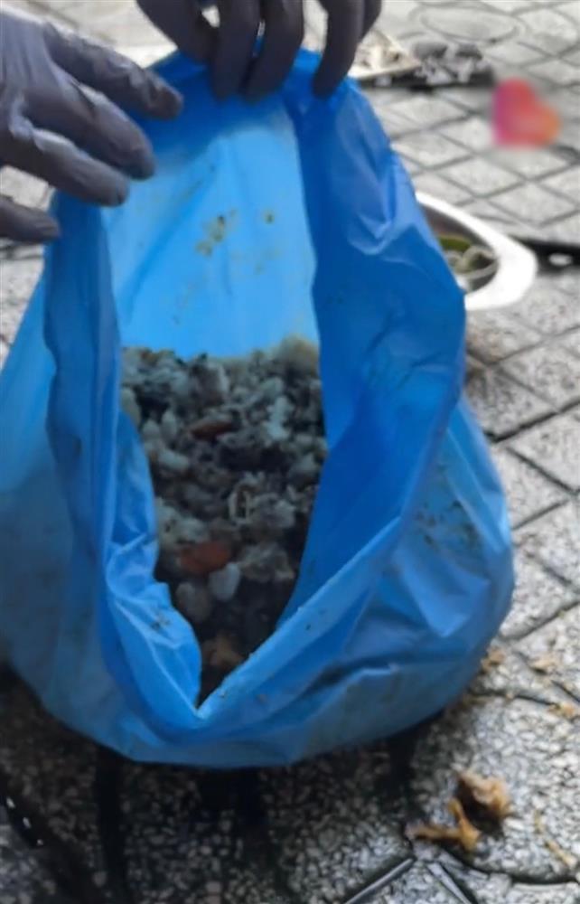 Khách nữ mang xe máy ra rửa, thợ hốt hoảng như xem phim kinh dị-4