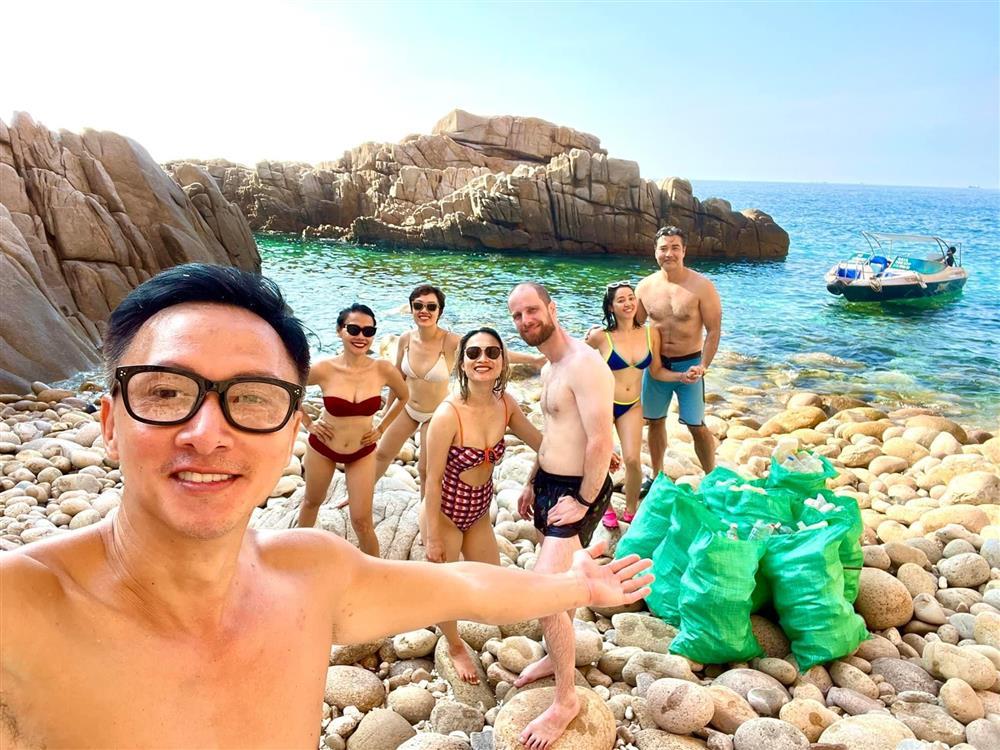 Mặc bikini nhặt rác: Một nữ MC nổi tiếng cũng góp vui-2