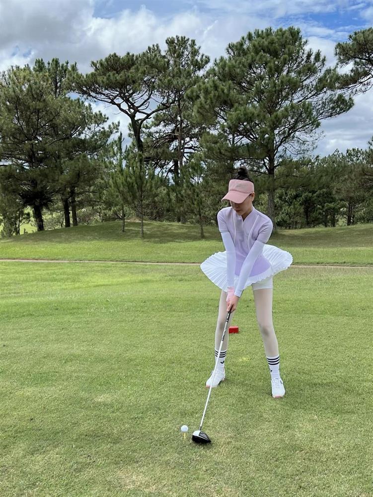 Nghi toang với chồng Diệp Lâm Anh, Quỳnh Thư chăm chơi golf hẳn-7