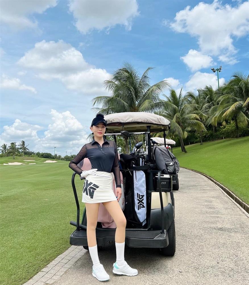 Nghi toang với chồng Diệp Lâm Anh, Quỳnh Thư chăm chơi golf hẳn-9