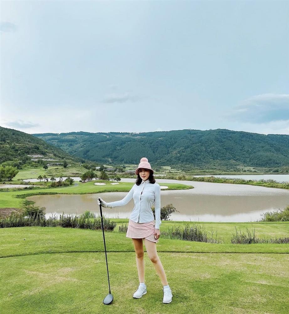 Nghi toang với chồng Diệp Lâm Anh, Quỳnh Thư chăm chơi golf hẳn-10