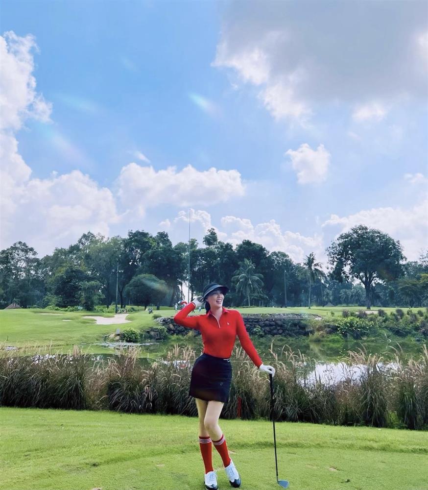 Nghi toang với chồng Diệp Lâm Anh, Quỳnh Thư chăm chơi golf hẳn-11