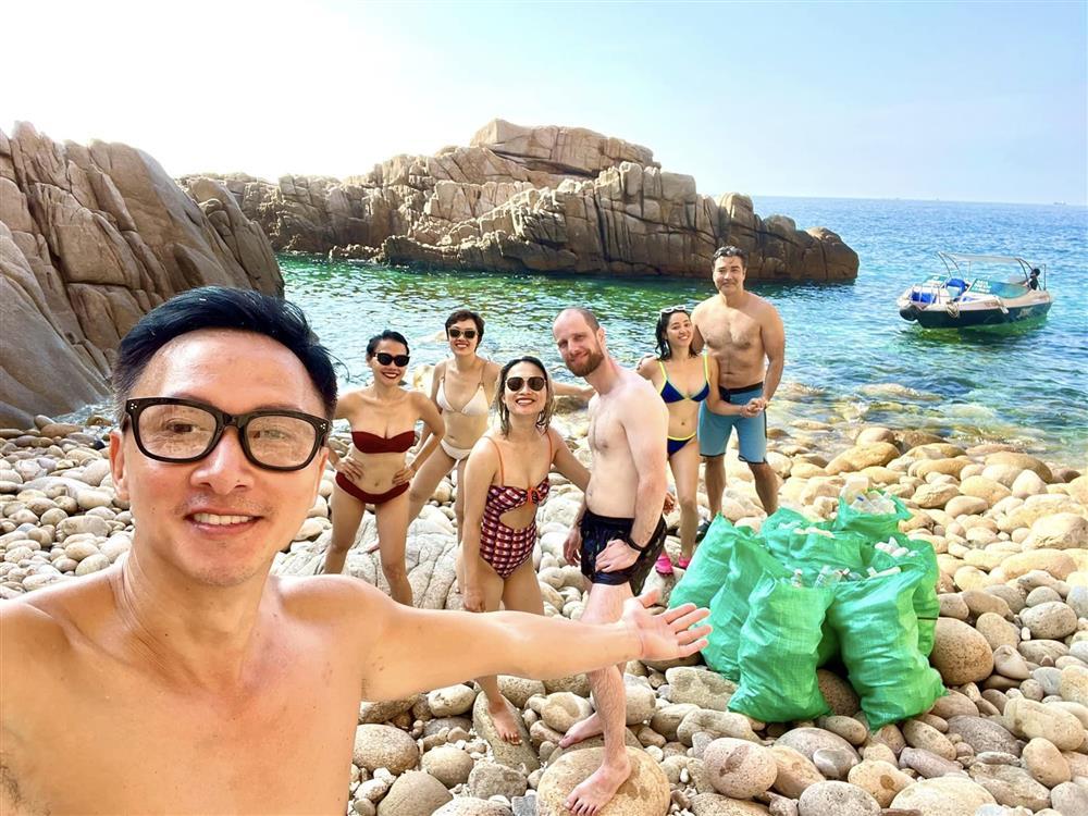 Ảnh nét căng nữ MC mặc bikini nhặt rác ở Ninh Thuận-13