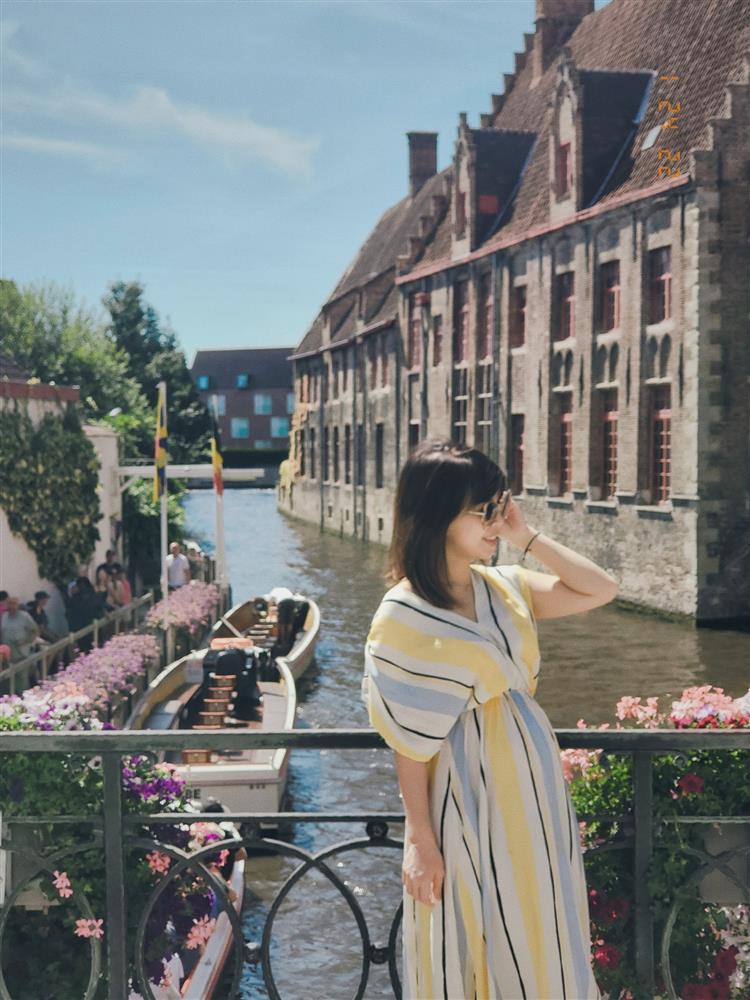 Vợ Mạnh Trường mang cả vali váy bầu cực yêu vi vu trời Tây-3