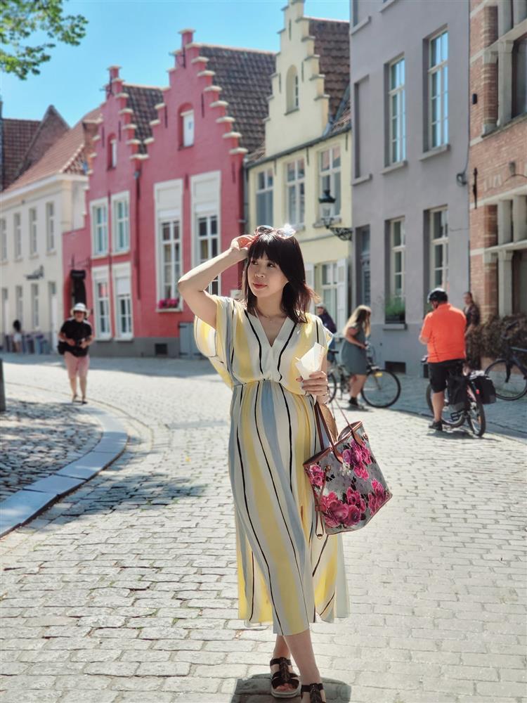 Vợ Mạnh Trường mang cả vali váy bầu cực yêu vi vu trời Tây-4