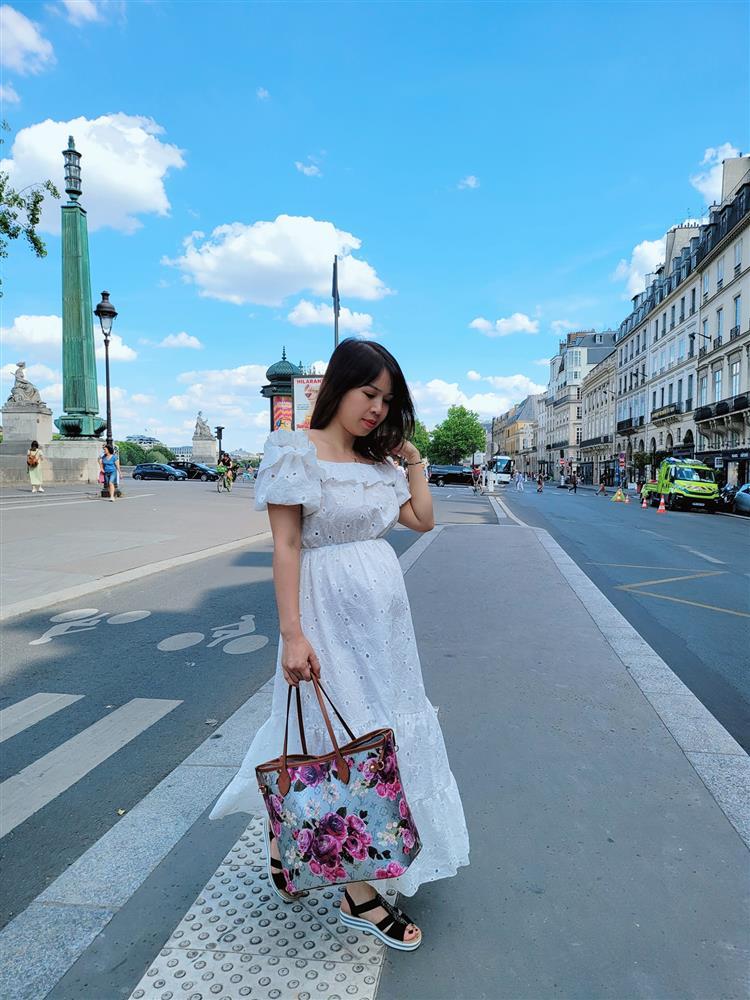 Vợ Mạnh Trường mang cả vali váy bầu cực yêu vi vu trời Tây-6