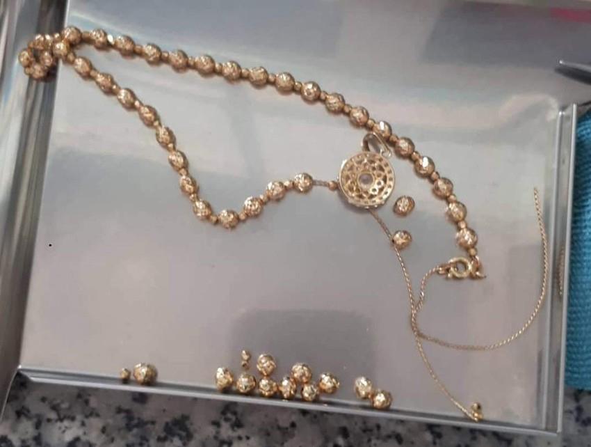 Đứng nhìn cây ổi ven đường, bị giật dây chuyền 15 triệu-2