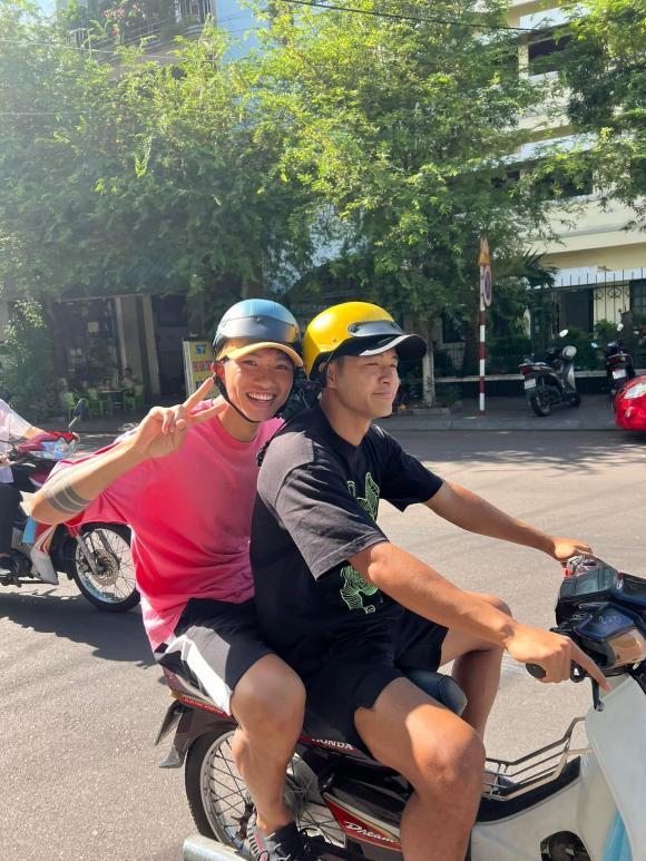 Đoàn Văn Hậu, Hà Đức Chinh bị soi vi phạm giao thông-2