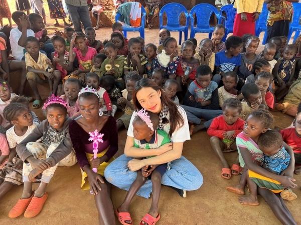 Thùy Tiên được cầu hôn bằng chiếc nhẫn khủng nhất showbiz-7