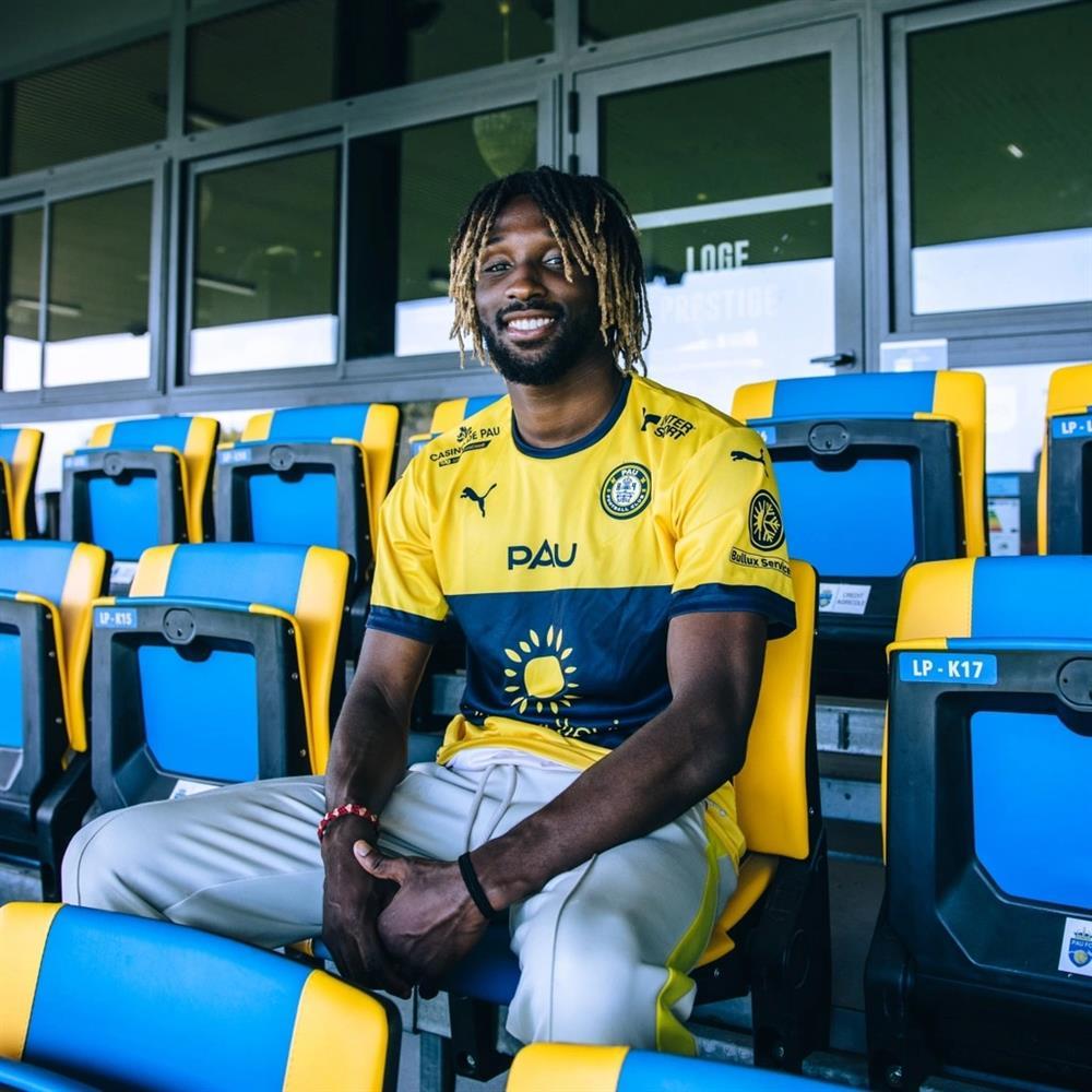 6 tiền vệ cạnh tranh với Quang Hải tại Pau-1