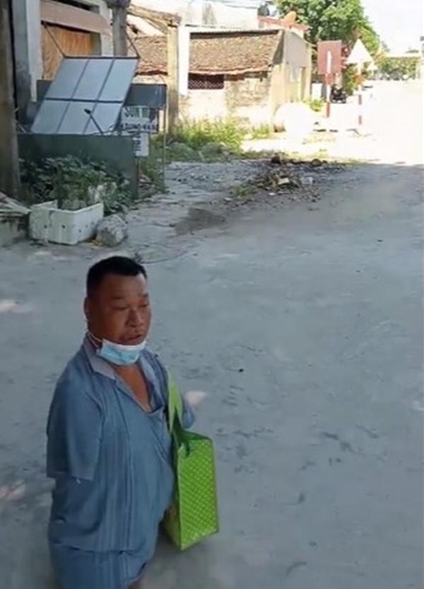 Các tài xế nói gì việc người đàn ông tàn tật bị xe buýt ngó lơ?-1