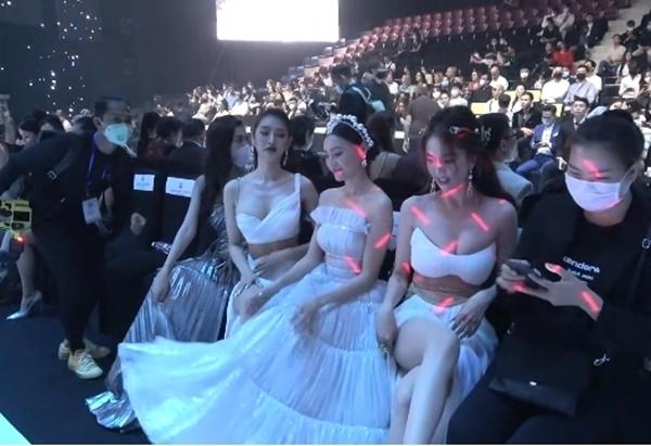 Mai Phương Thúy, Thảo Nhi được cứu nguy trước hàng ngàn người-6