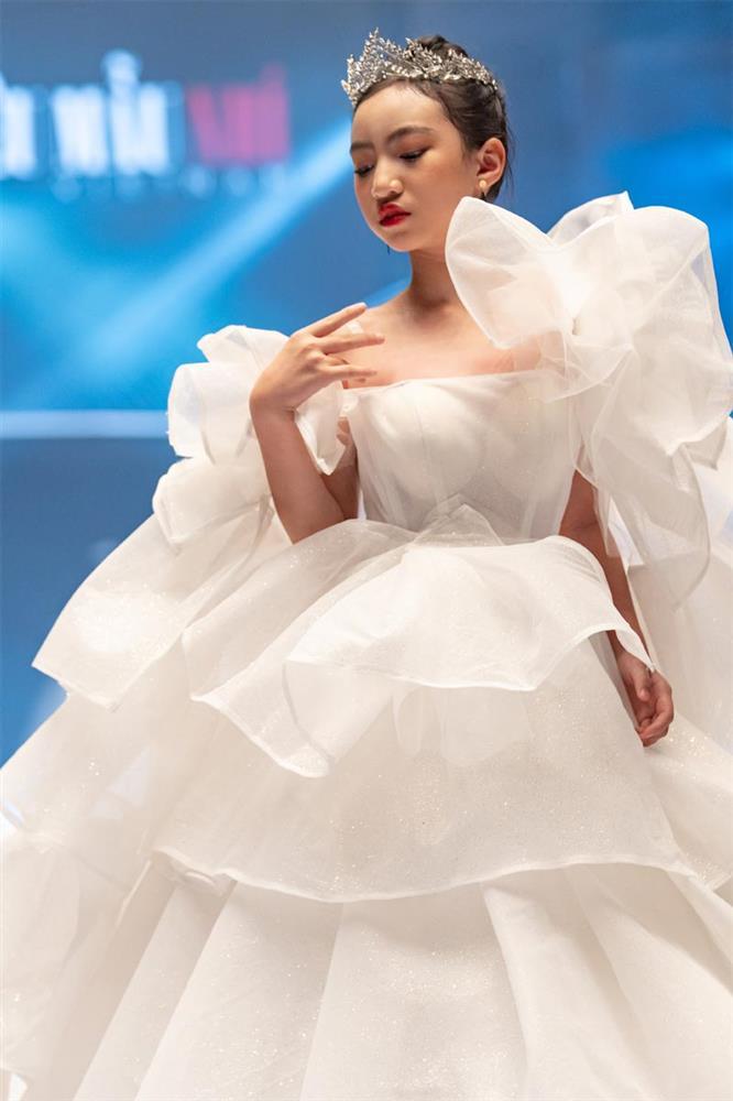 Ngắm sao nhí đẹp tựa công chúa bước ra từ cổ tích-1