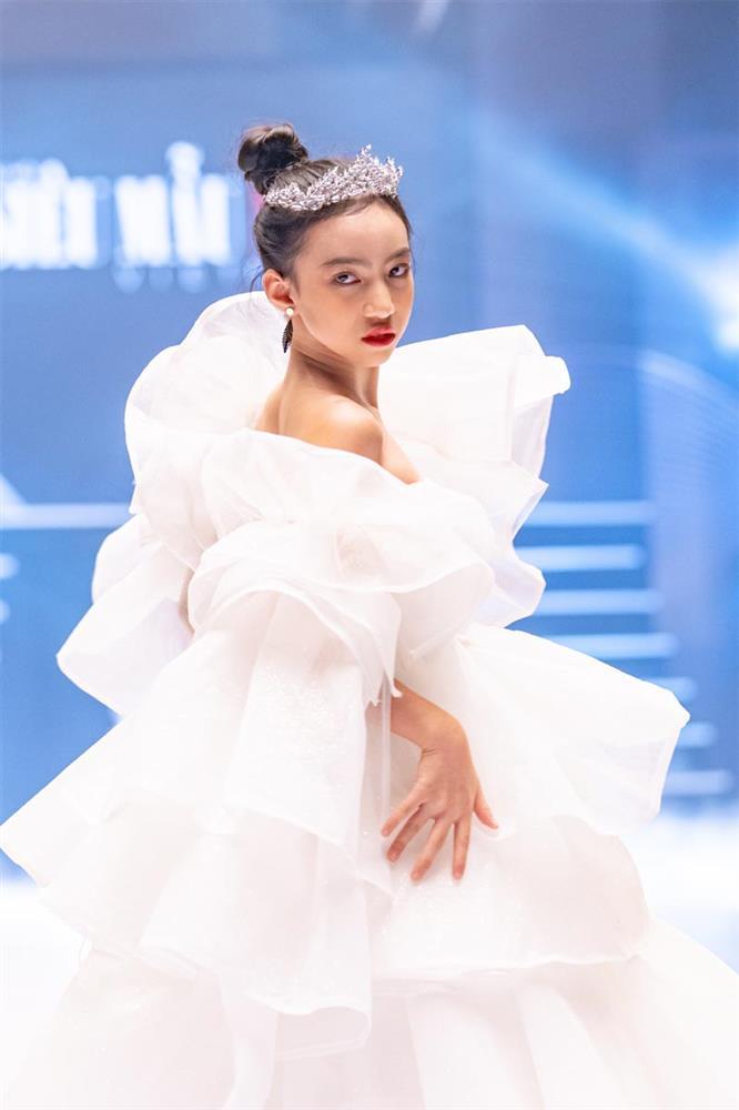 Ngắm sao nhí đẹp tựa công chúa bước ra từ cổ tích-3