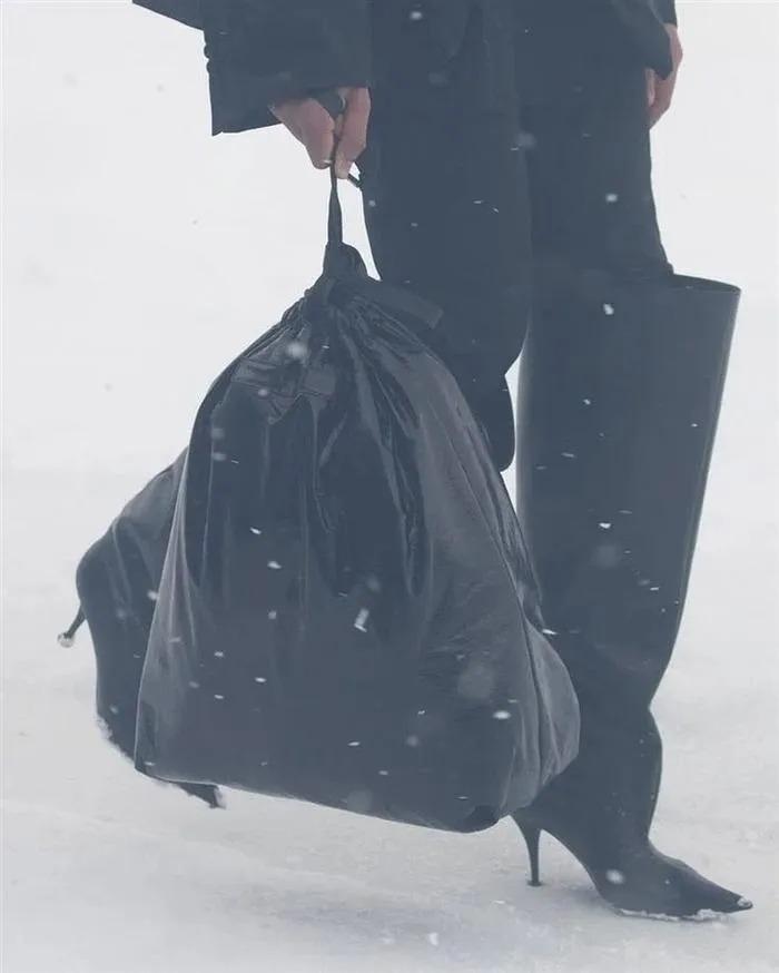 Balenciaga tự tin bán túi đựng rác với giá hơn 40 triệu đồng-3