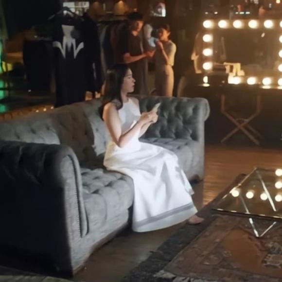 Son Ye Jin lộ rõ bụng bầu đã vào tháng giữa thai kỳ-2