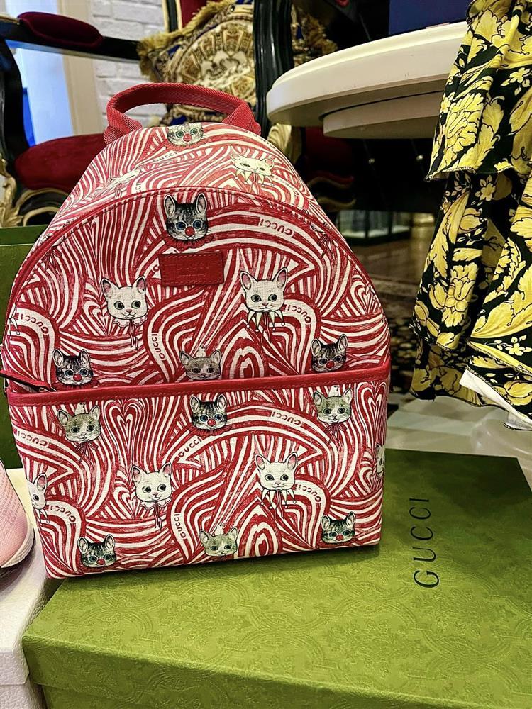 Chồng Đoàn Di Băng dát hàng hiệu cho ái nữ vừa tốt nghiệp mẫu giáo-12