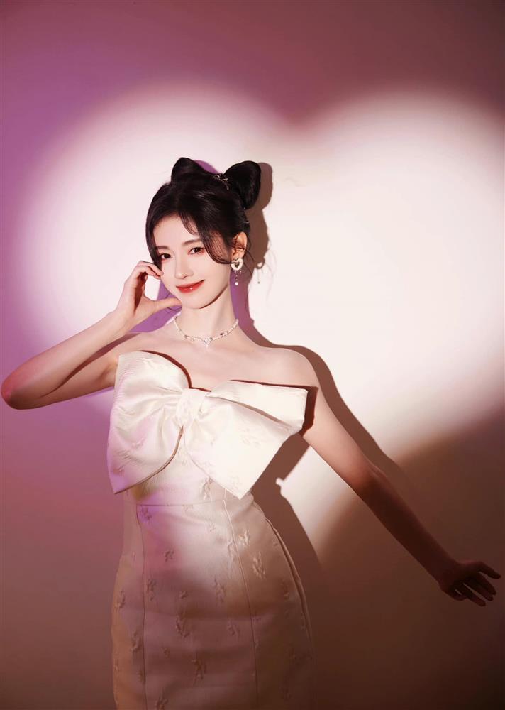 Nhan sắc thay đổi khó tin của mỹ nữ 4000 năm Cúc Tịnh Y-10