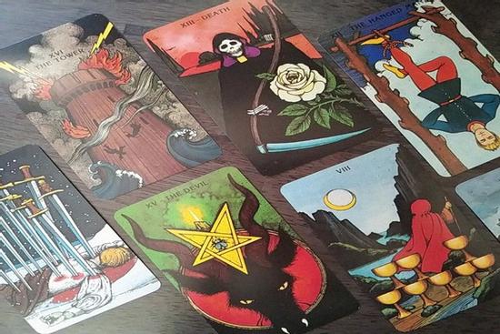 Bói bài Tarot hàng ngày - Chủ Nhật 7/8/2022: Cả một trời thương nhớ