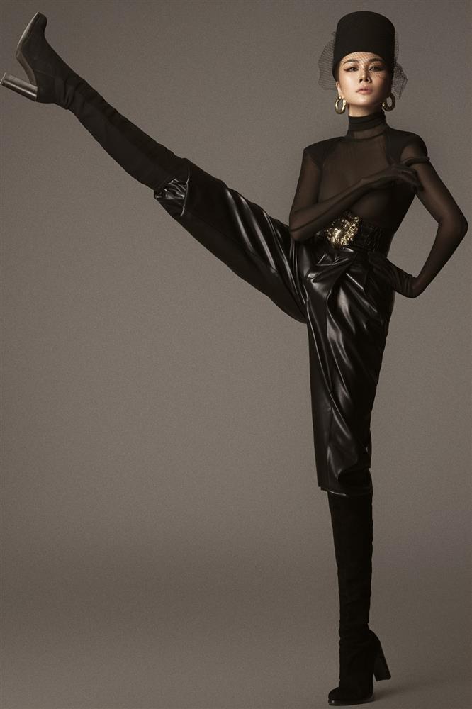 Sao Việt đá chân chụp hình: Hà Hồ vô địch, Ngọc Trinh âm điểm-5