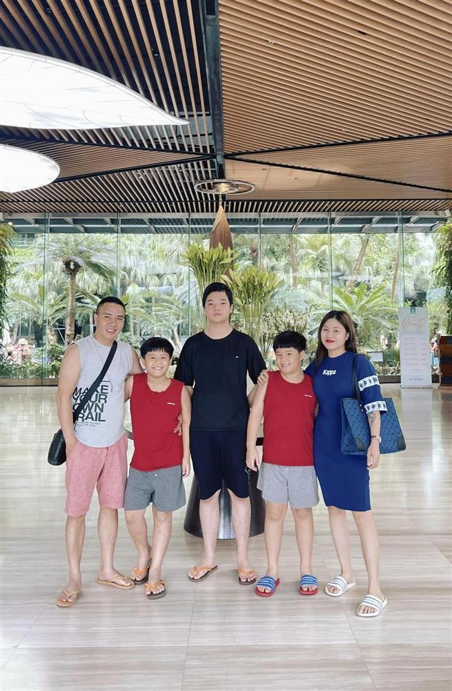 MC Hoàng Linh nhắc đến con riêng chồng, thái độ đặc biệt-6