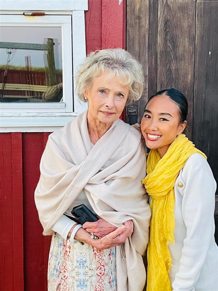 Mẹ chồng Đoan Trang như minh tinh, mối quan hệ với dâu Việt ra sao?-1