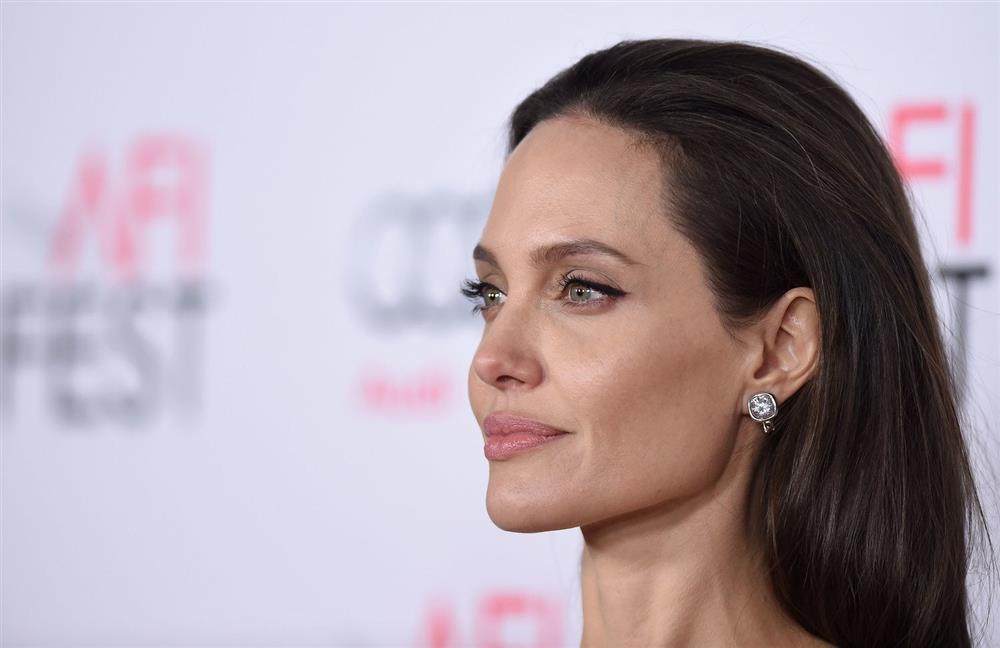 Angelina-Jolie2.jpg