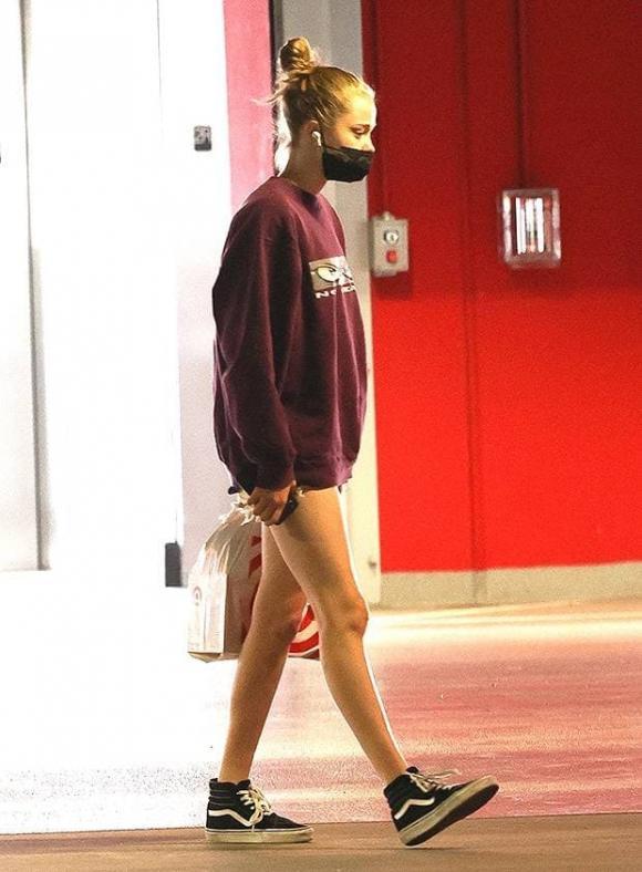 Con gái từng định chuyển giới của Angelina Jolie diện mốt giấu quần-1