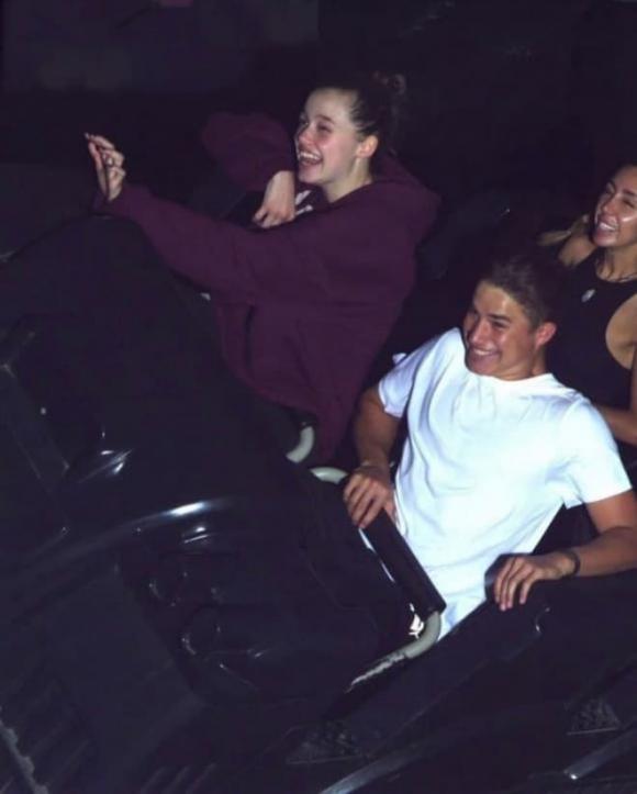 Con gái từng định chuyển giới của Angelina Jolie diện mốt giấu quần-3