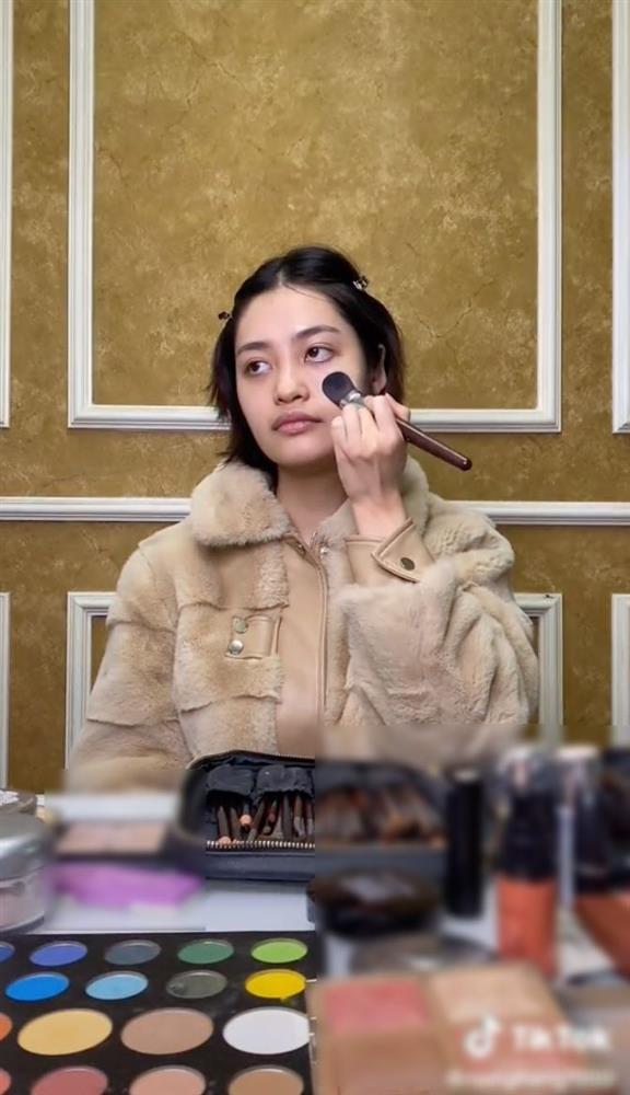 Nông Thúy Hằng tự trang điểm như không bị chê kém xa Ngọc Châu-1