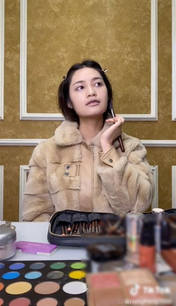 Nông Thúy Hằng tự trang điểm như không bị chê kém xa Ngọc Châu-2