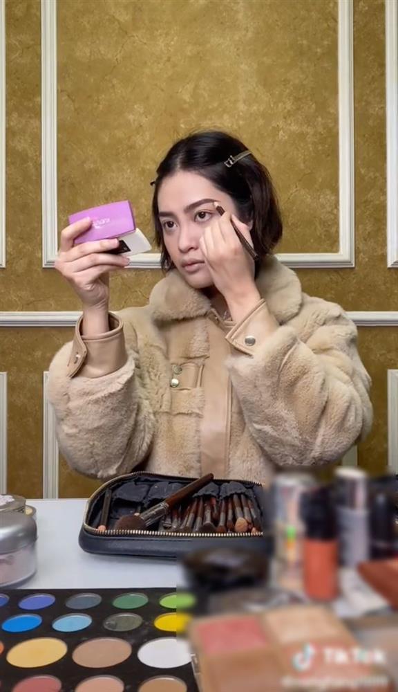 Nông Thúy Hằng tự trang điểm như không bị chê kém xa Ngọc Châu-3