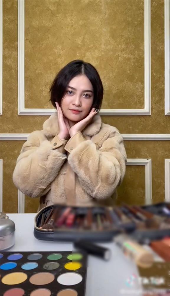 Nông Thúy Hằng tự trang điểm như không bị chê kém xa Ngọc Châu-4