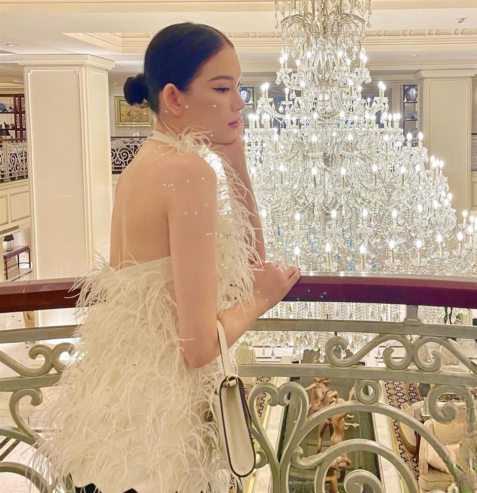 Linh Rin khoe mình hạc xương mai với loạt đầm sexy chừng mực-7