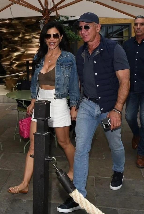 Phong cách tỷ phú Jeff Bezos và bạn gái-1