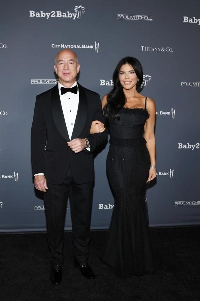 Phong cách tỷ phú Jeff Bezos và bạn gái-10