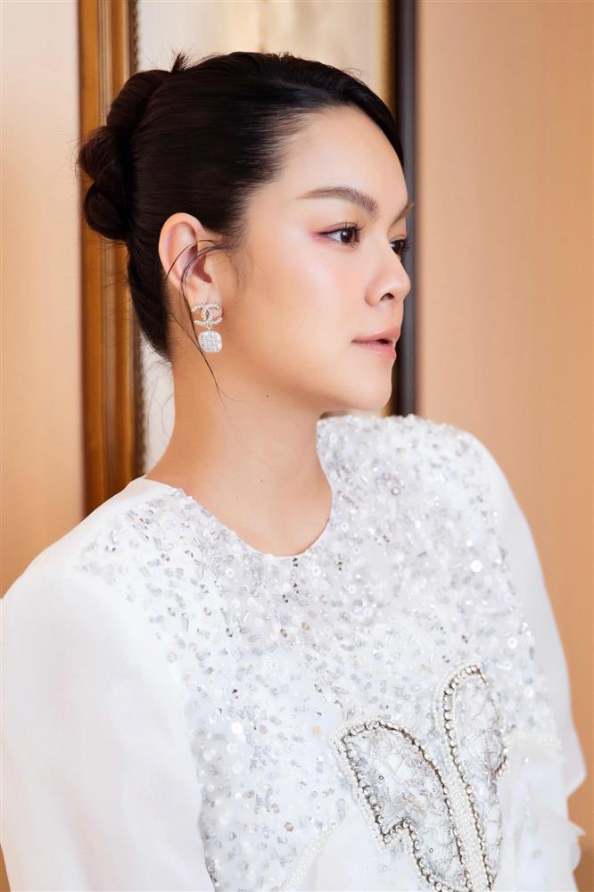 Phạm Quỳnh Anh đi làm sau 3 tuần sinh nở, sắc vóc ra sao?-2