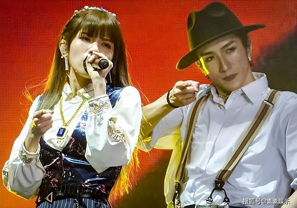 Cách hành xử của bạn gái với vũ công bị màn hình rơi liệt người-3