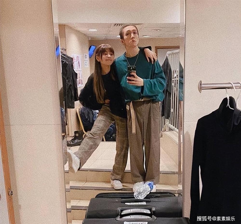 Cách hành xử của bạn gái với vũ công bị màn hình rơi liệt người-4