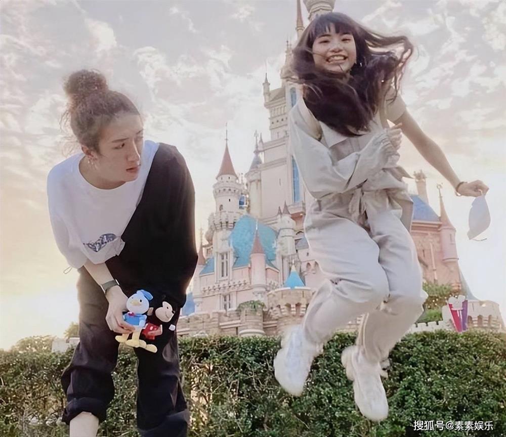 Cách hành xử của bạn gái với vũ công bị màn hình rơi liệt người-5