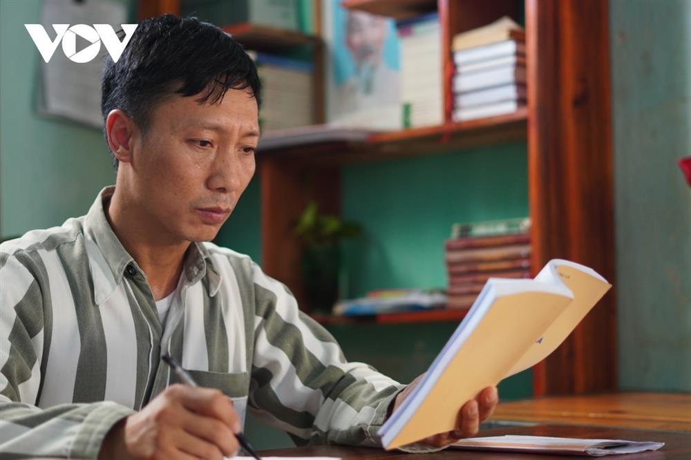 Phạm nhân khóc nghẹn ngày gặp lại sau 12 năm giấu con đi tù-2