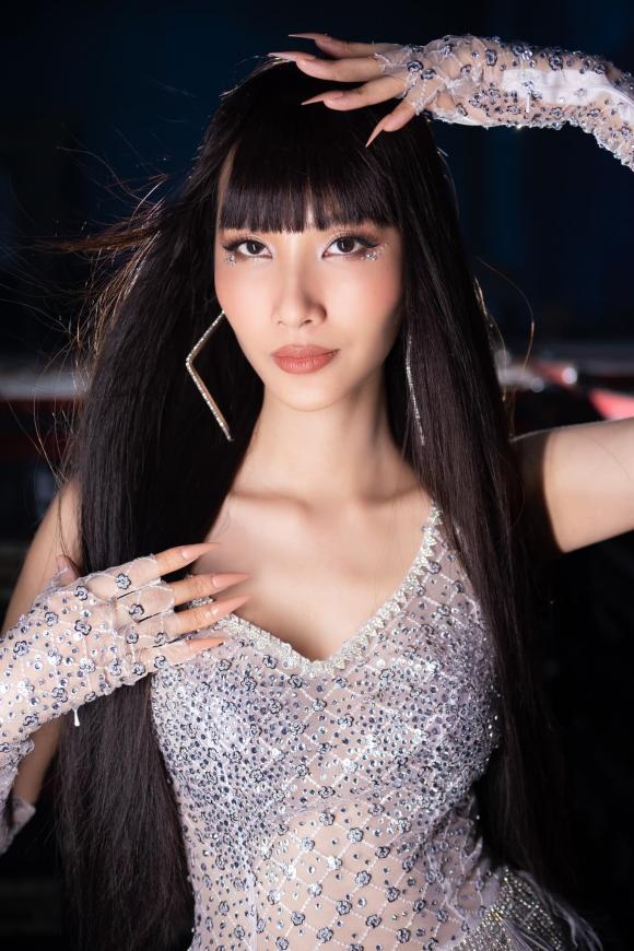 Phản ứng Hoàng Thùy khi anti-fan nói bị công ty ở London đuổi-3