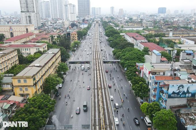 Thí điểm phân làn đường Nguyễn Trãi: Nhiều xe đâm dải phân cách-1