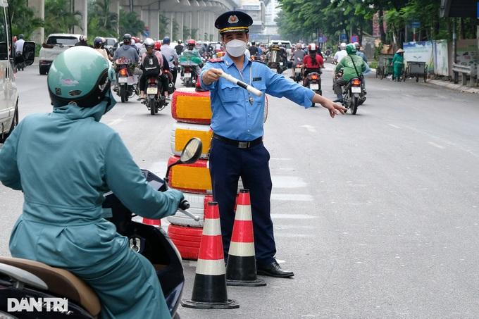 Thí điểm phân làn đường Nguyễn Trãi: Nhiều xe đâm dải phân cách-5
